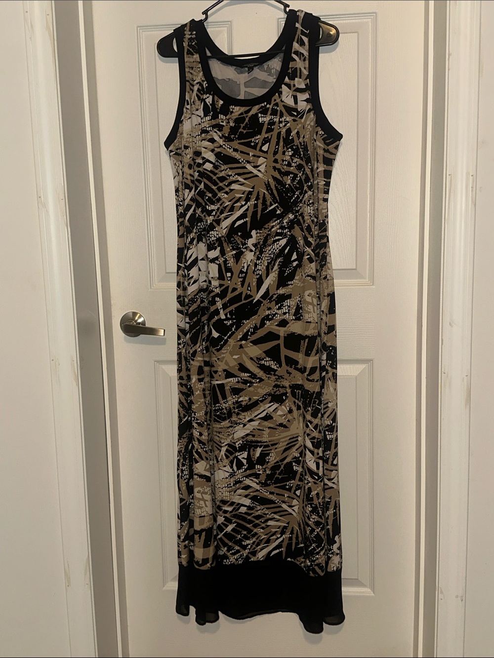 Sleeveless Palm-Print Maxi Dress in Black and Tan